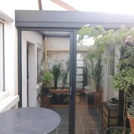 Séjour chez l'habitant Chambre, Sdb Et Loggia Dans Maison De