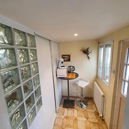 Séjour chez l'habitant Chambre, Sdb Et Loggia Dans Maison De Le Mans