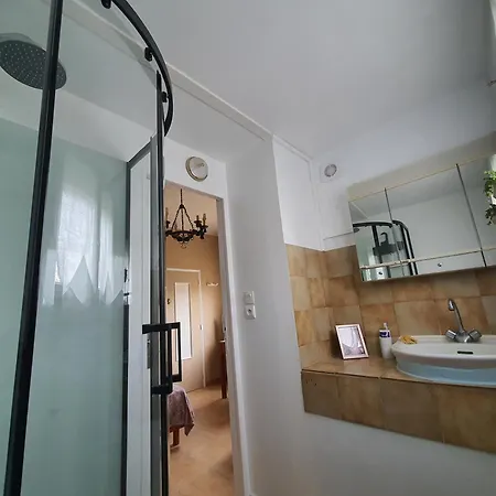 Chambre, Sdb Et Loggia Dans Maison De Séjour chez l'habitant Le Mans