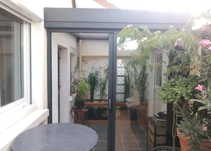 Séjour chez l'habitant Chambre, Sdb Et Loggia Dans Maison De