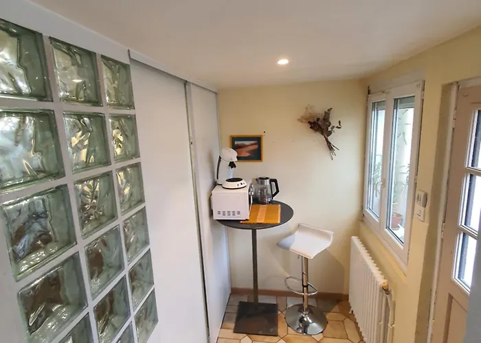 Séjour chez l'habitant Chambre, Sdb Et Loggia Dans Maison De Le Mans