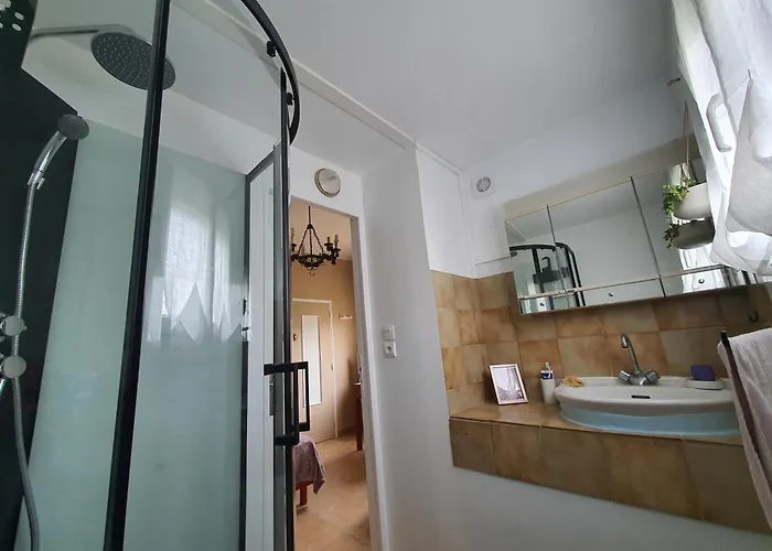 Chambre, Sdb Et Loggia Dans Maison De Séjour chez l'habitant Le Mans